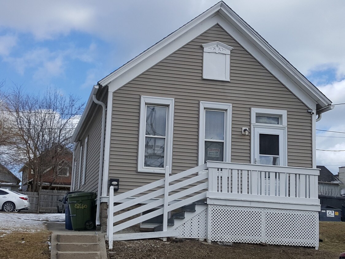 2160 S Robinson Ave, Milwaukee, WI 53207 House Rental in Milwaukee