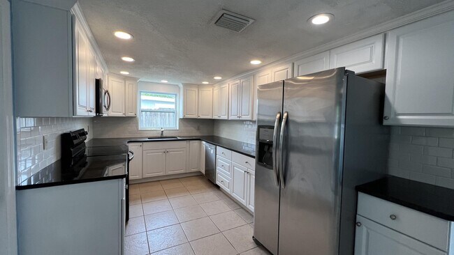 Foto del edificio - 3147 Bright Dr