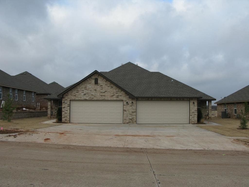 11639 Royal Coach Dr. Yukon, OK. 73099