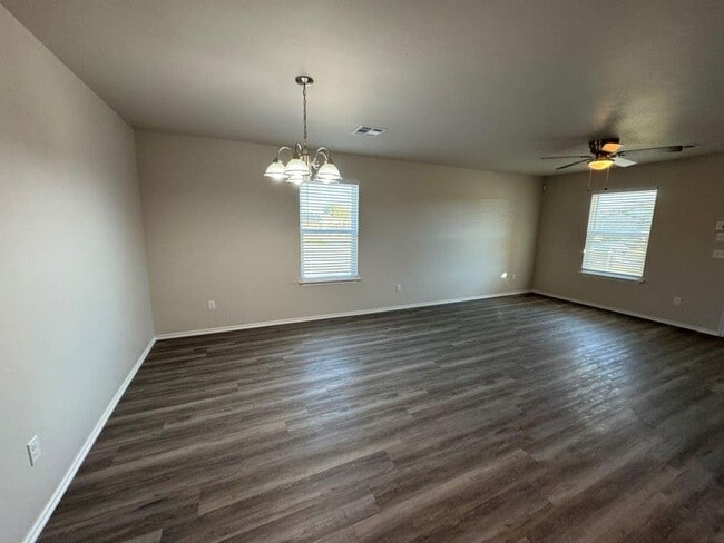 Photo - 55 and up community, 2 beds 1 bath all full size appliances included right in the heart of Newcas... House