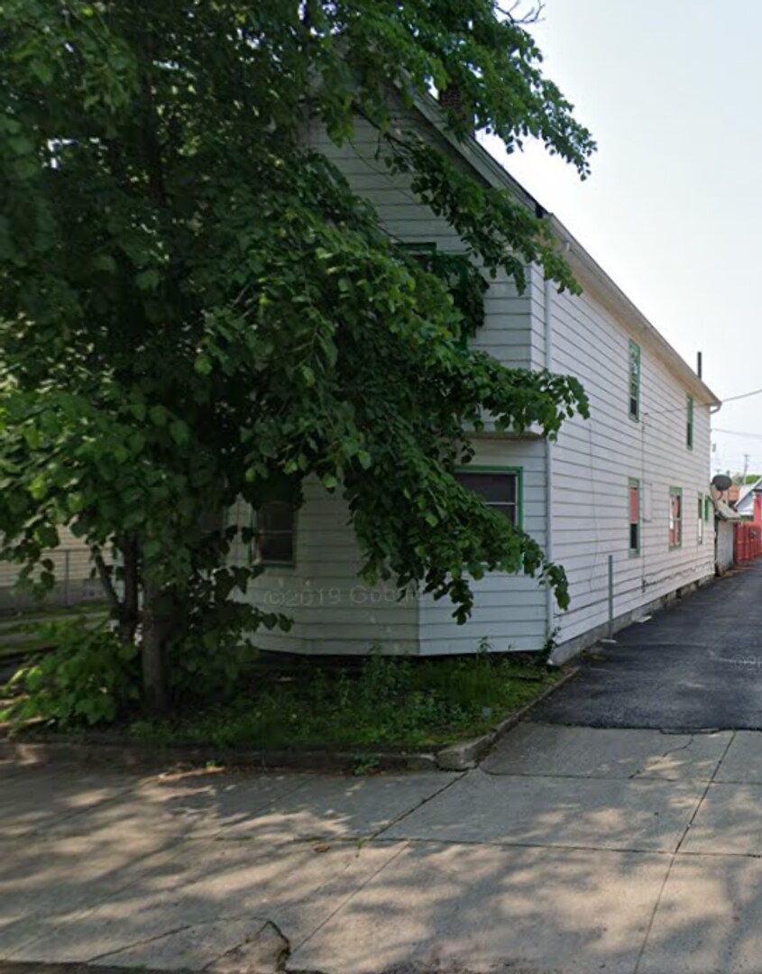 1134 E 60th St Cleveland, OH 44103 – photo 1