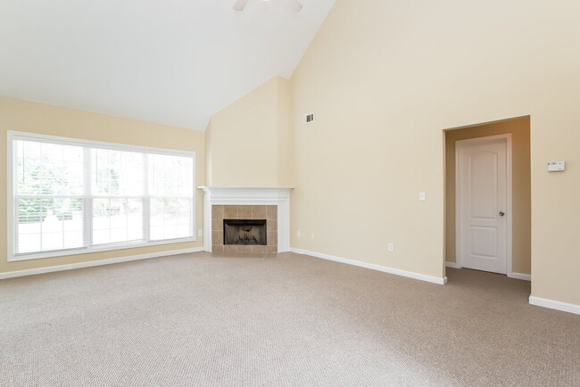 Building Photo - 4050 Grandover Dr NE