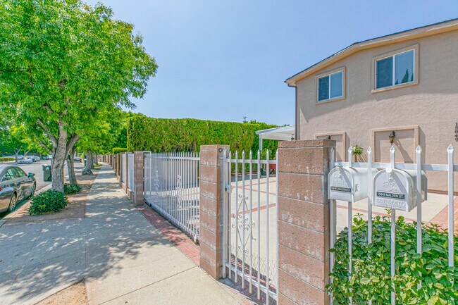 Building Photo - 15849 Malden St
