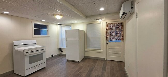 Building Photo - 20 Main St