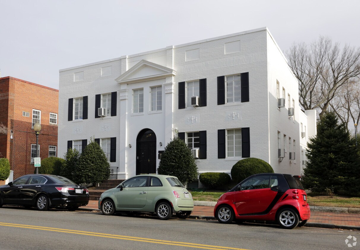 Foto principal - 1719 35th St NW