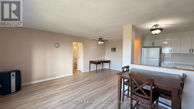 Building Photo - 20-220 Chesterton Dr
