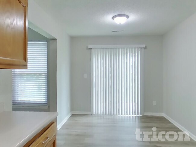 Foto del edificio - 2880 Lakestream Dr