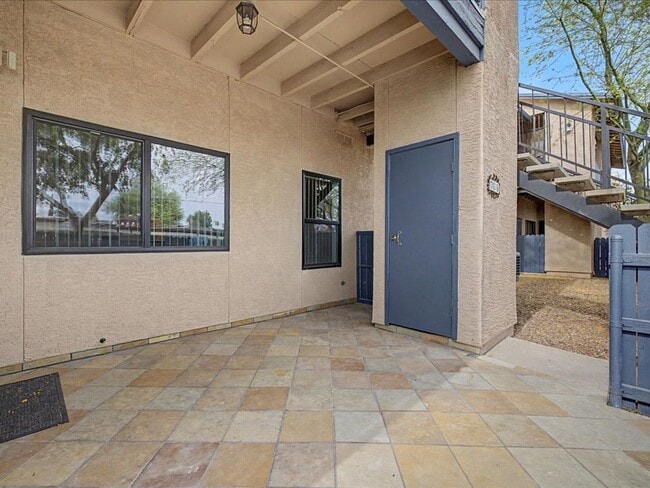 Building Photo - 2 Bedroom 2 Bathroom with Community Pool and Spa!