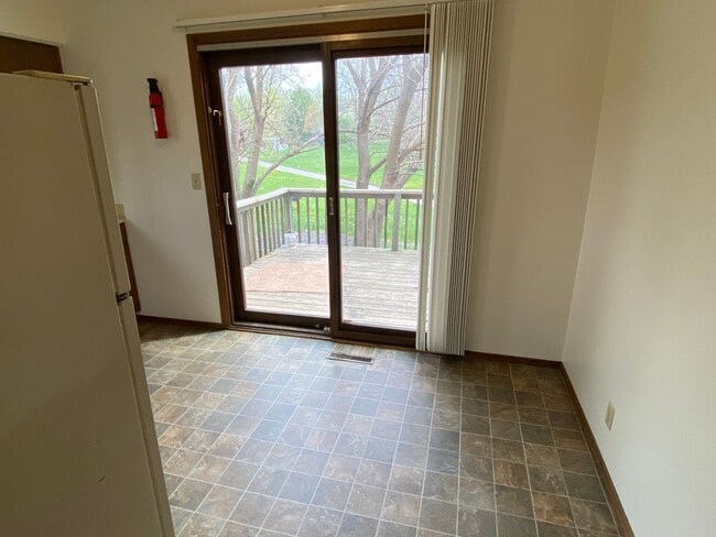 Building Photo - 308 Jewel Dr