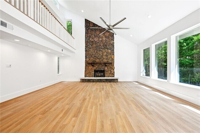 Foto del edificio - 204 Woodlawn Ct