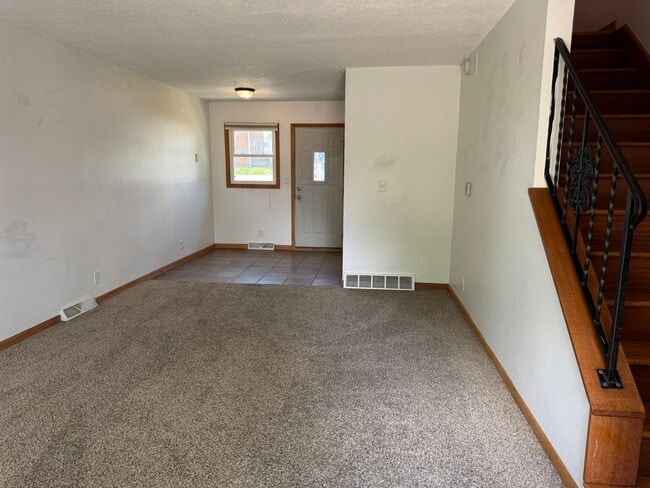 Building Photo - 18 Parkview Dr