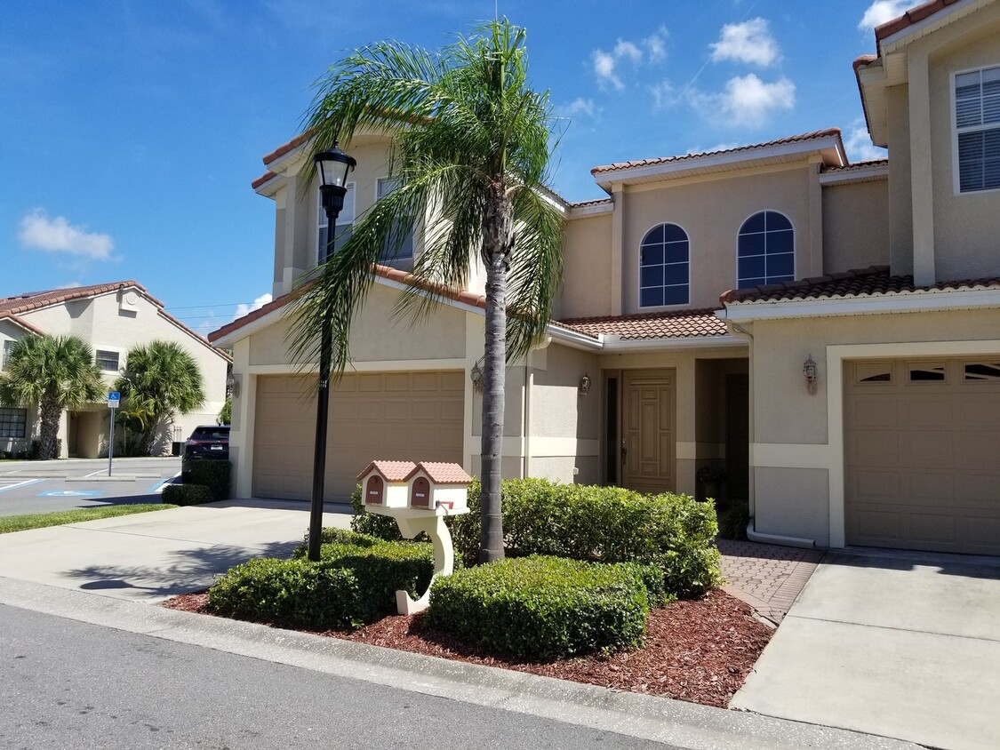 Foto principal - Stunning End-Unit Townhome with Boat Slip ...