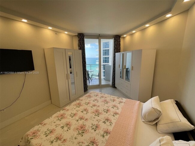 Building Photo - 17375 Collins Ave