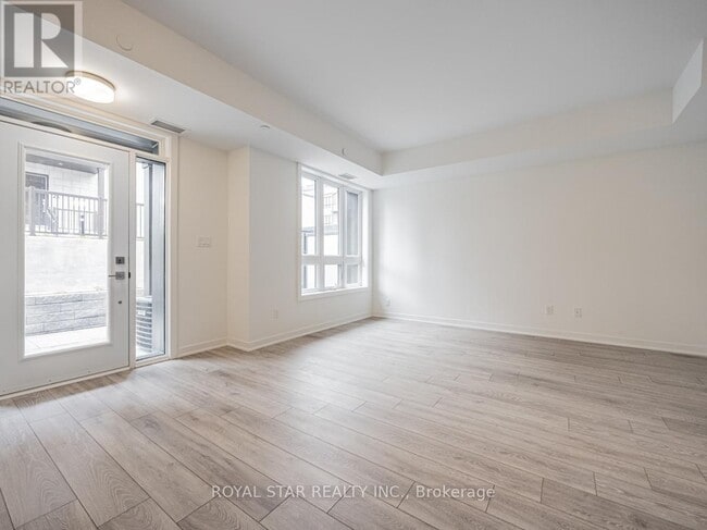 Building Photo - 4015 Hickory Dr