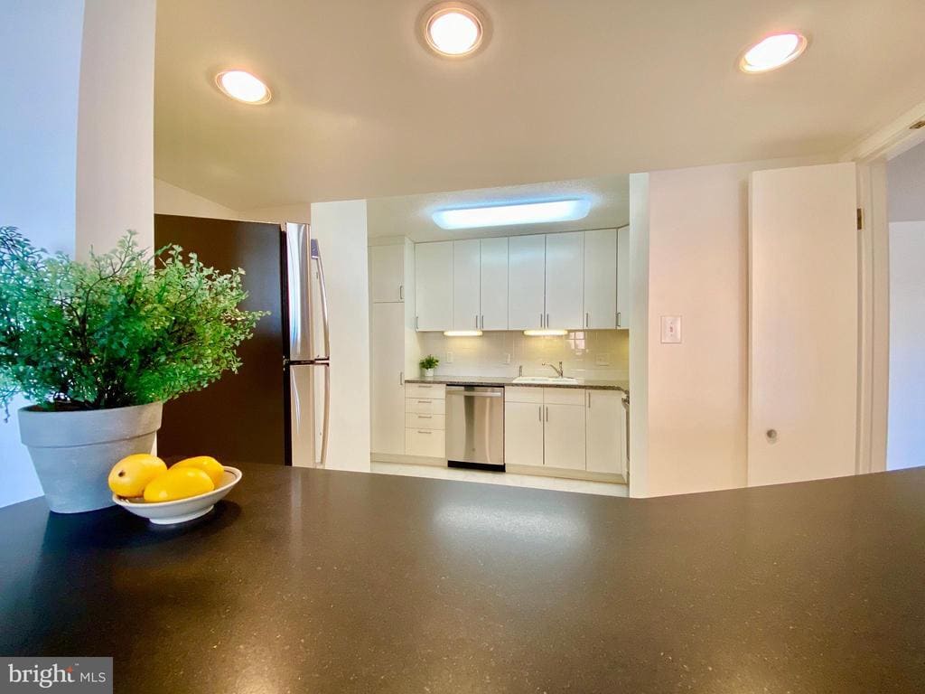 Primary Photo - 3800 Fairfax Dr