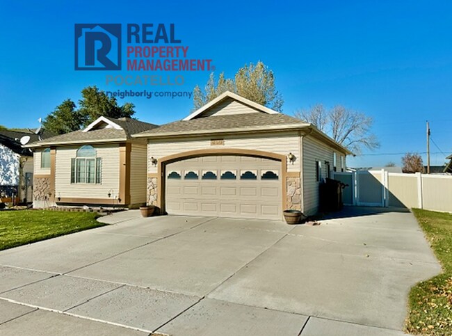 Foto del edificio - Beautiful 4 bedroom 3 bath house - attached garage