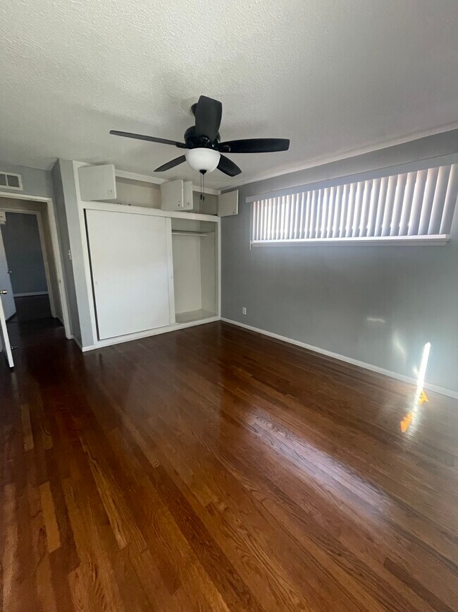 Foto del edificio - 2616 E Chapman Ave