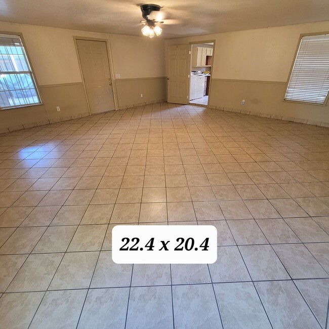 Foto del edificio - Downstairs apartment for rent