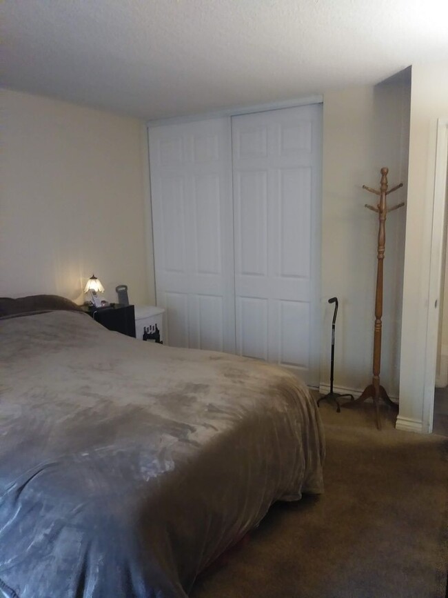 Building Photo - 1 Bedroom + Optional bedroom for Rent in M...