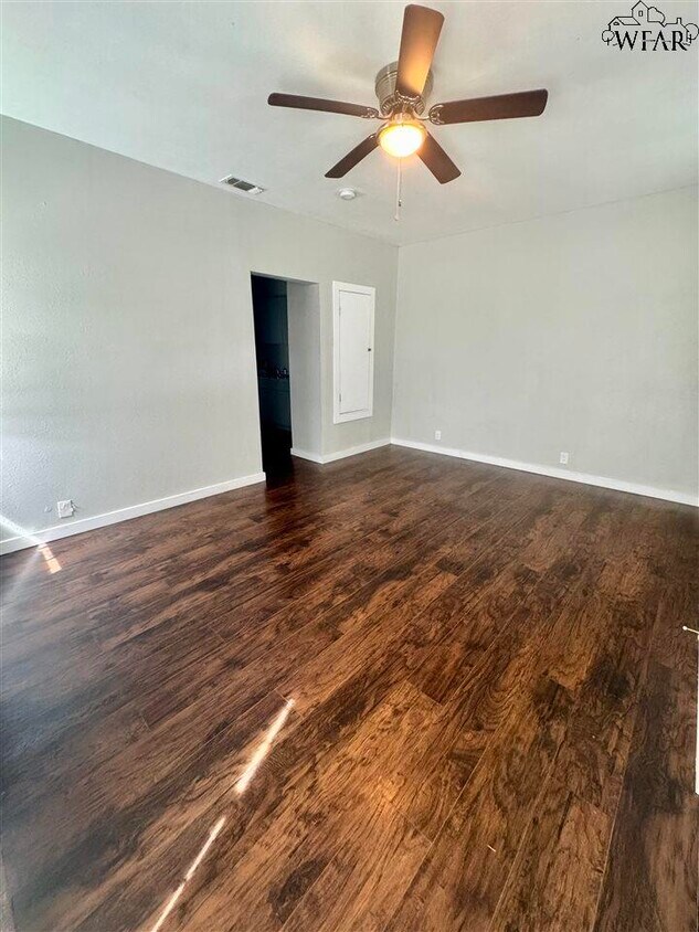 Foto principal - 2142 Avenue E