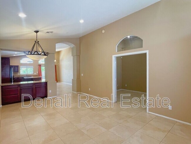 Foto del edificio - 8059 E Maria Dr