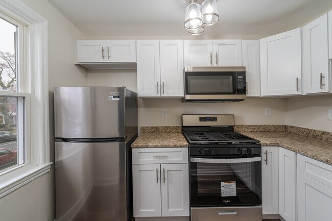 Building Photo - 4005 Hilton
