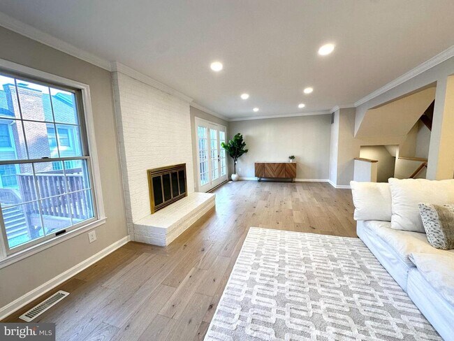 Foto del edificio - 12 River Oaks Cir