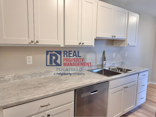 Foto del edificio - 3 Bedroom 1 Bath Apartment - newly remodeled