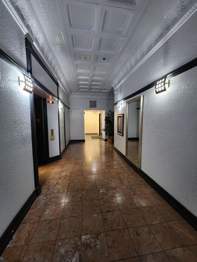 Foto del edificio - 600 Central Ave SW