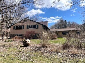 Building Photo - 3079 Pittsview Dr