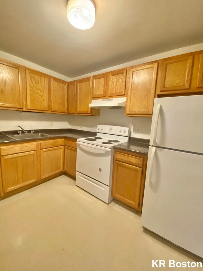 Building Photo - 320 Tappan St