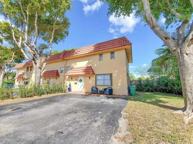 Foto del edificio - 7000 NW 169th St