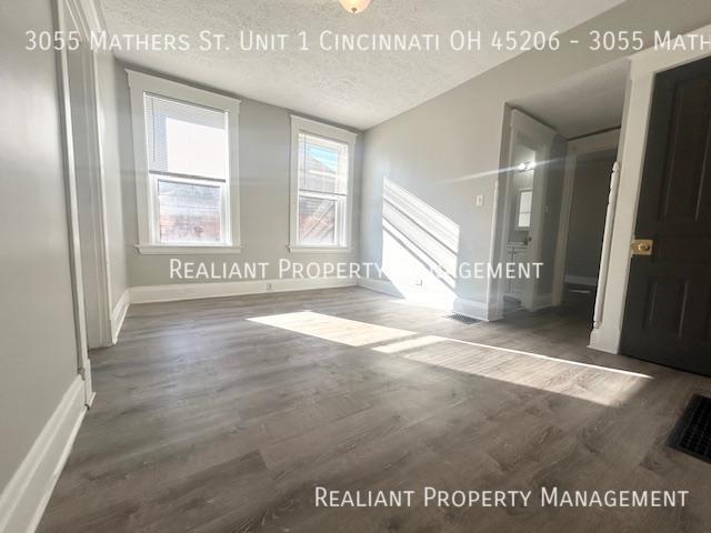 Foto del edificio - 3055 Mathers St., 3055 Mathers St. Unit 1
