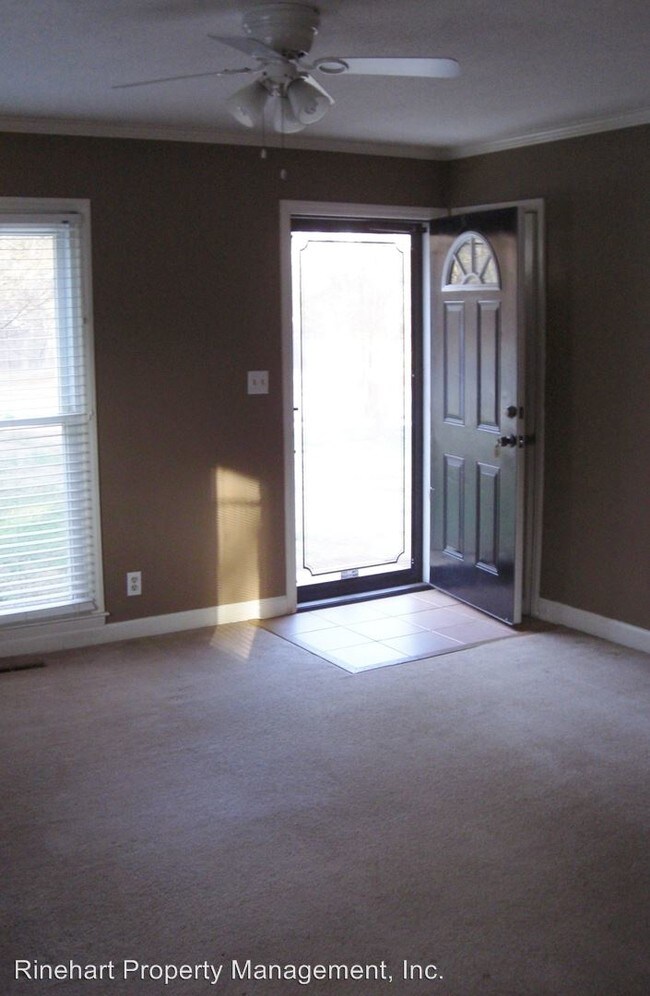 Building Photo - 1033 Eastwood Dr