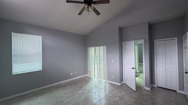 Foto del edificio - Spacious 3/2.5 in River Ridge with Pool in...