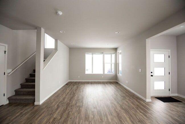 Building Photo - Beautiful Home in Mosaic Neighborhood