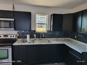 Building Photo - 304 E Freeman St