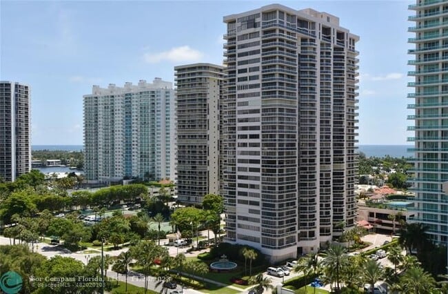 Building Photo - 20000 E Country Club Dr