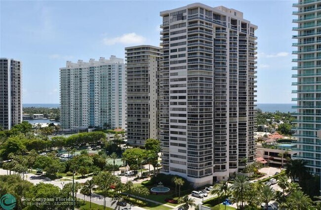 Foto del edificio - 20000 E Country Club Dr