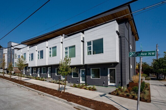 Foto del edificio - Modern 3-Level Townhome (2020) with Private Roof Deck & A/C
