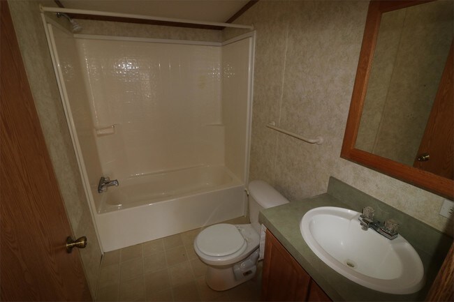 Building Photo - 15745 Waters Edge