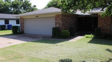 Building Photo - 3202 Burgandy Dr