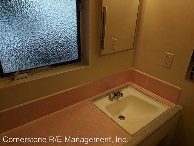 Building Photo - 260 S Oakland Ave