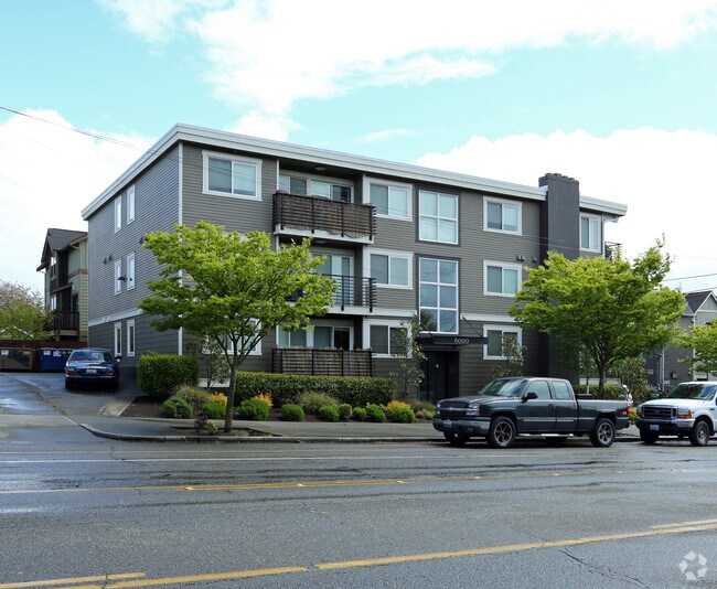 Foto principal - 6000 24th Ave NW