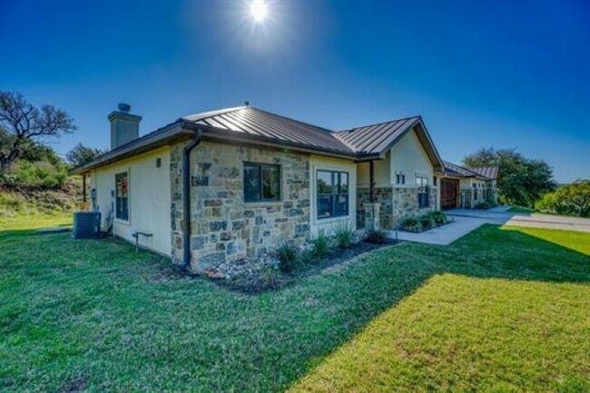Building Photo - 127 Uplift