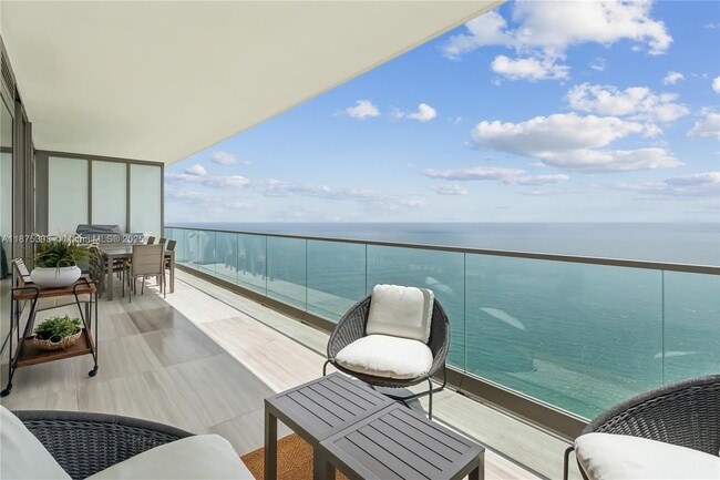 Foto del edificio - 18975 Collins Ave