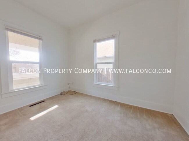 Building Photo - Charming Home near Downtown - Approved App...