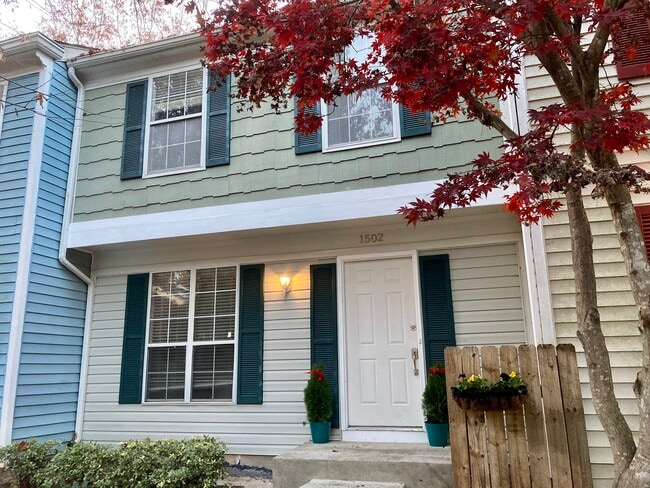 Front - 1502 Queen Anne Ct
