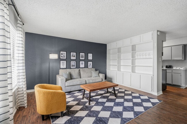 Building Photo - 1307 Wilcrest Dr