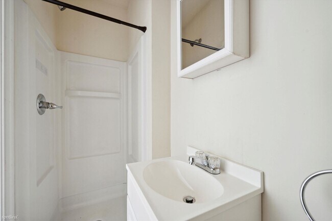 Foto del edificio - 3 br, 3 bath 4plex - 1712 CECIL B MOORE AV...